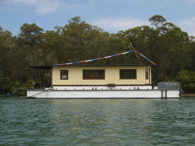 CAL504 House boat Lake Macquarie, NSW AUstralia